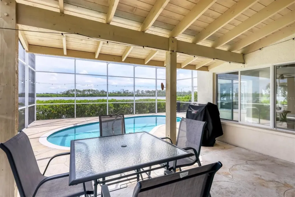 913 Tropical Drive Bradenton FL 34208