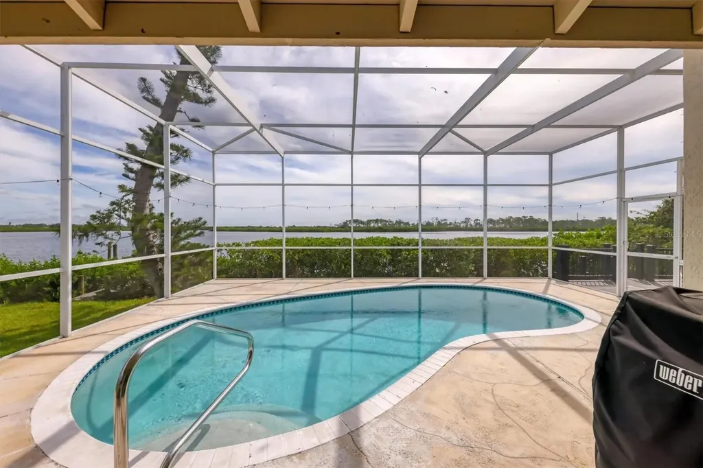 913 Tropical Drive Bradenton FL 34208
