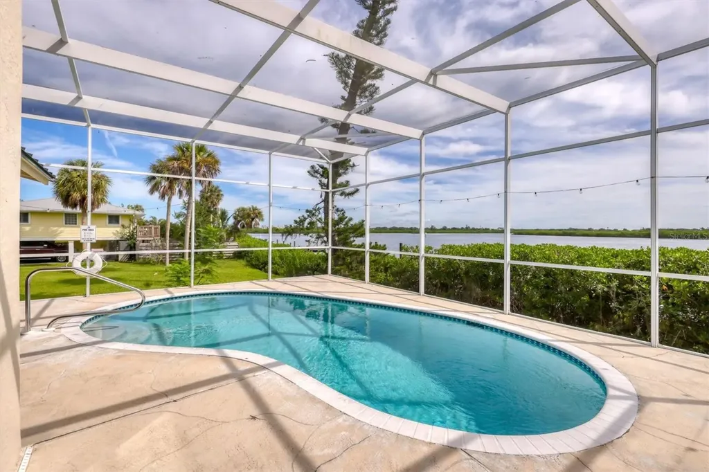 913 Tropical Drive Bradenton FL 34208