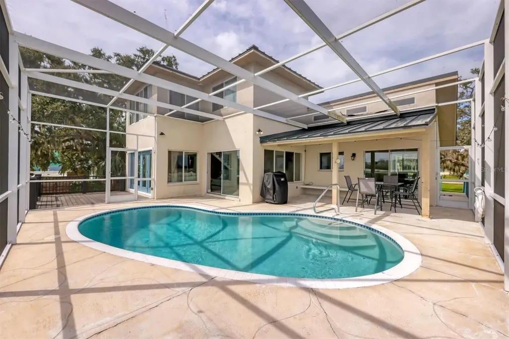 913 Tropical Drive Bradenton FL 34208