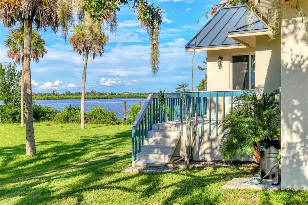 913 Tropical Drive Bradenton FL 34208