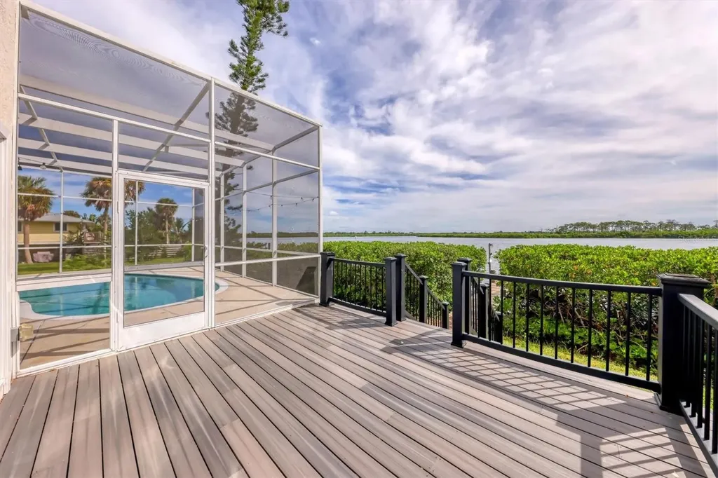 913 Tropical Drive Bradenton FL 34208