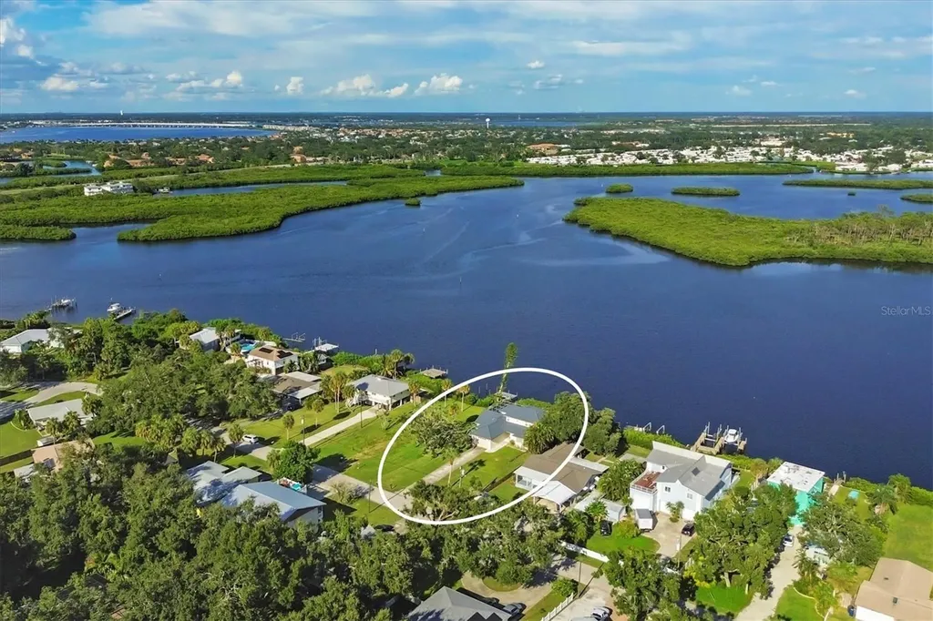913 Tropical Drive Bradenton FL 34208
