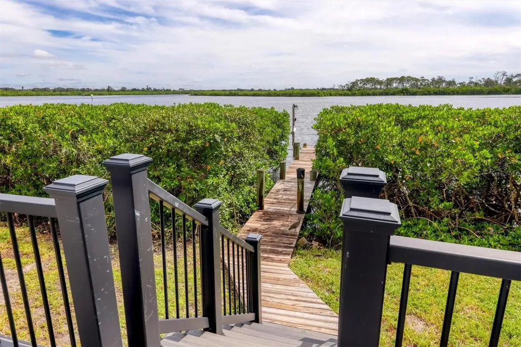 913 Tropical Drive Bradenton FL 34208
