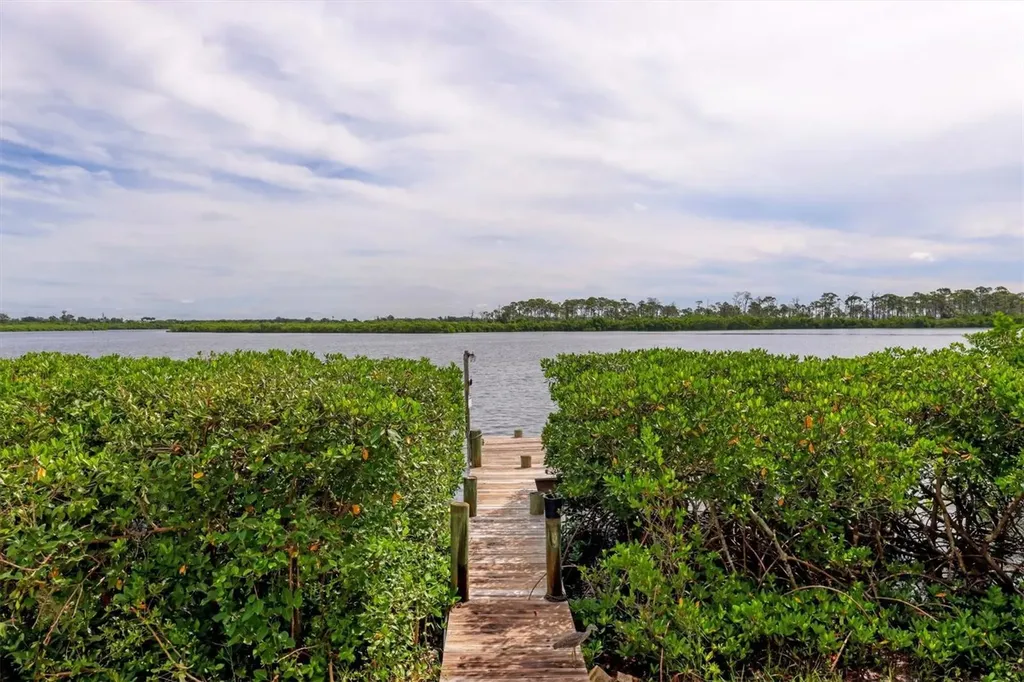 913 Tropical Drive Bradenton FL 34208