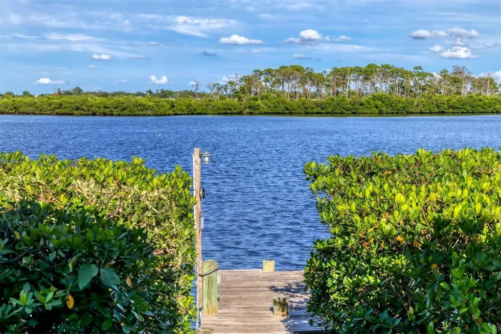 913 Tropical Drive Bradenton FL 34208