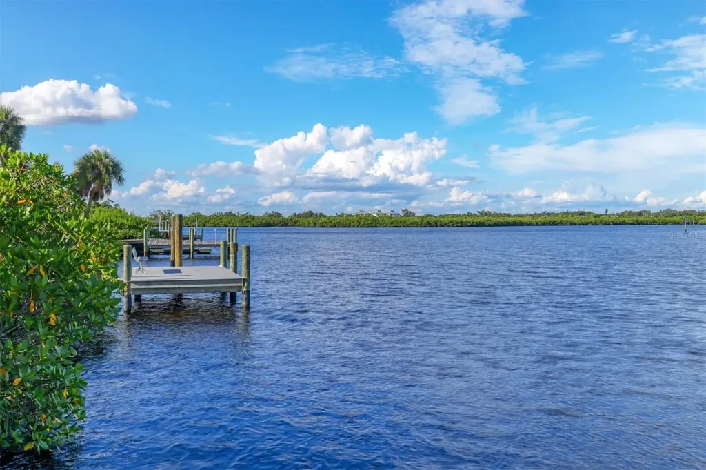 913 Tropical Drive Bradenton FL 34208