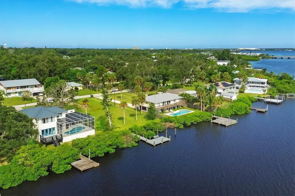 913 Tropical Drive Bradenton FL 34208