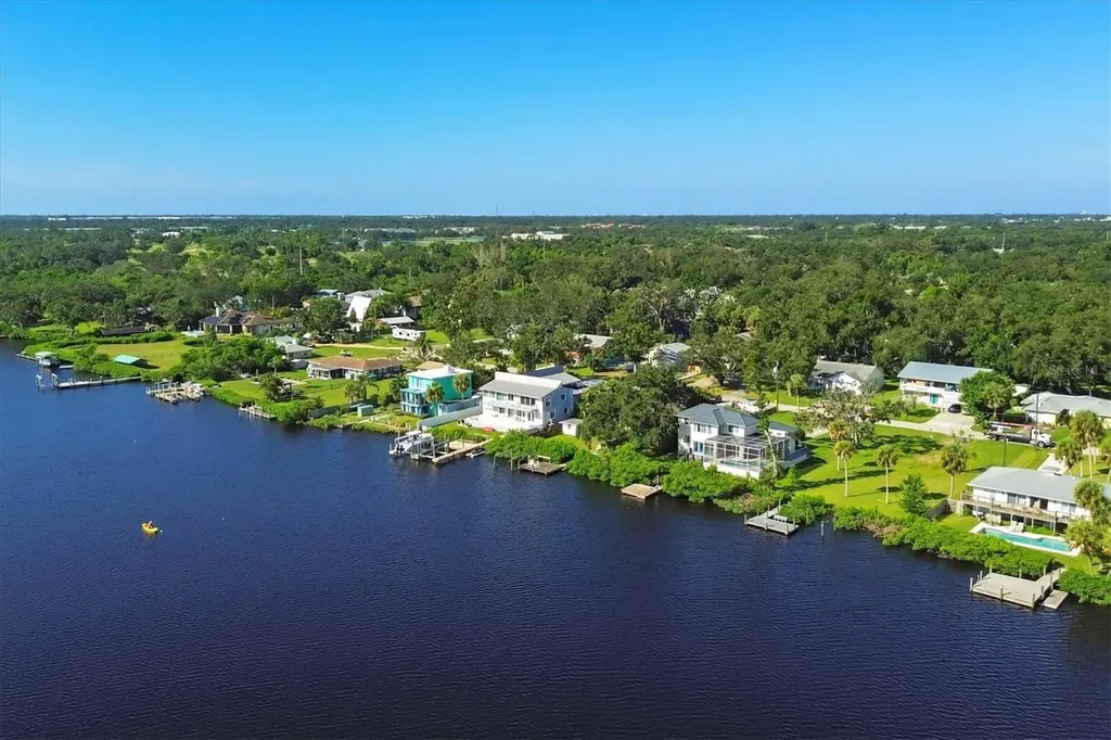 913 Tropical Drive Bradenton FL 34208