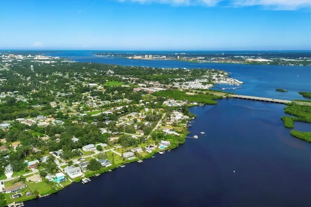913 Tropical Drive Bradenton FL 34208