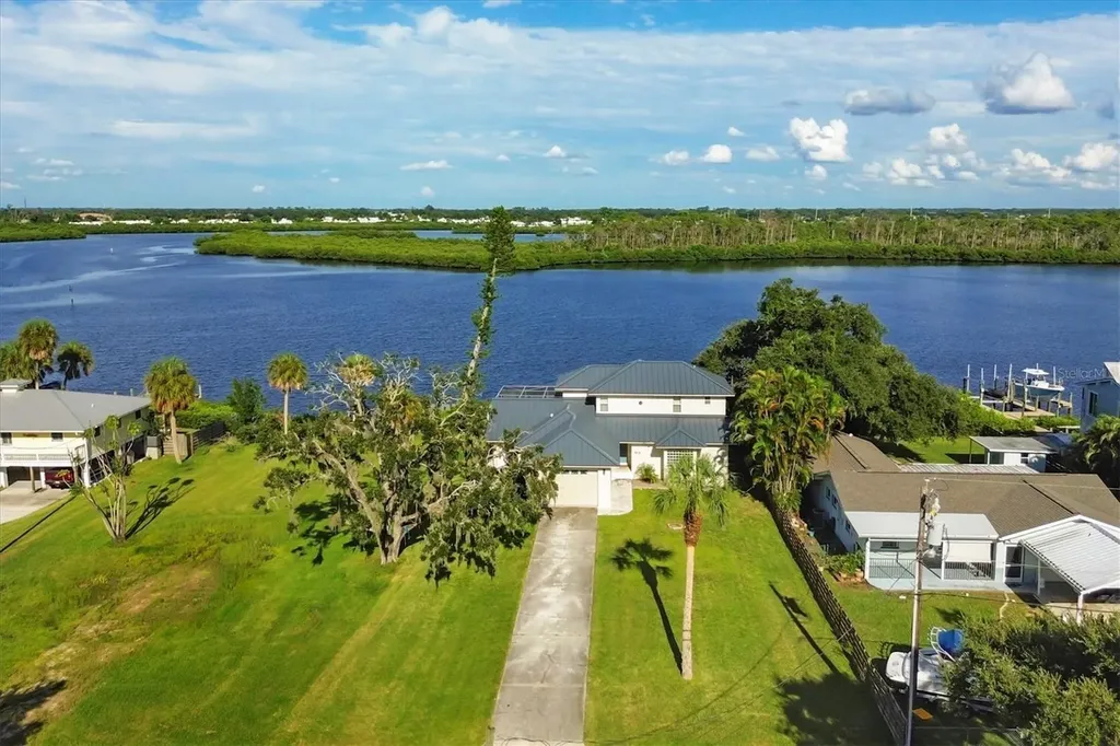 913 Tropical Drive Bradenton FL 34208