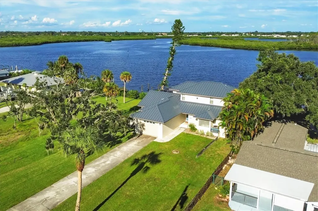 913 Tropical Drive Bradenton FL 34208