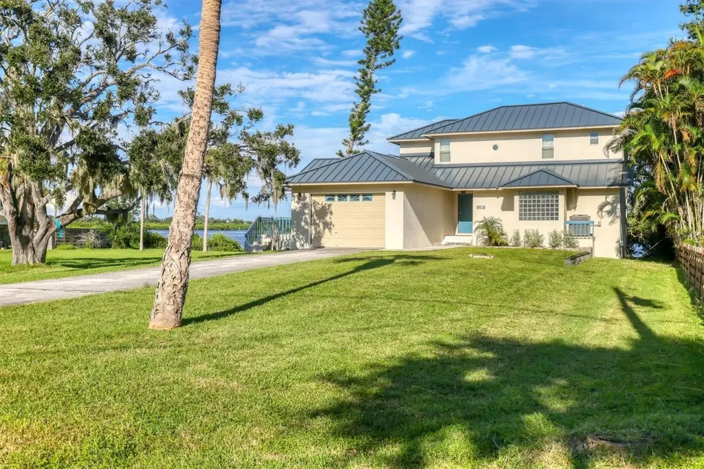913 Tropical Drive Bradenton FL 34208