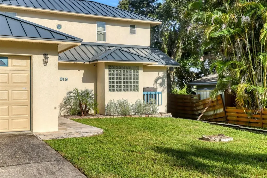 913 Tropical Drive Bradenton FL 34208