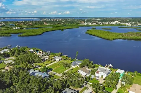 913 Tropical Drive Bradenton FL 34208