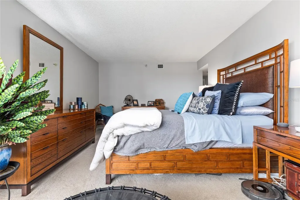 5950 Pelican Bay Plaza S Gulfport FL 33707