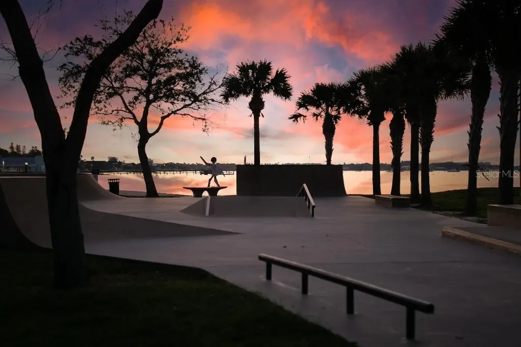 5950 Pelican Bay Plaza S Gulfport FL 33707