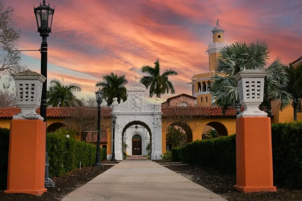 5950 Pelican Bay Plaza S Gulfport FL 33707