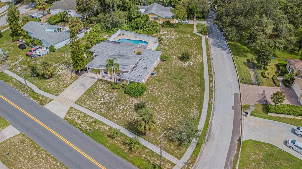 912 Riverside Drive Tarpon Springs FL 34689