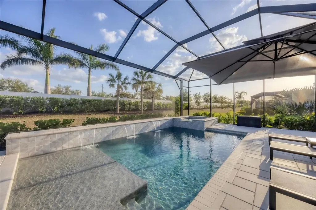 8195 Redonda Loop Lakewood Ranch FL 34202