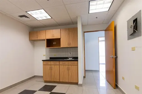 995 Metro Medical Center Cll Rev Dom Marrero Bayamon PR 00959
