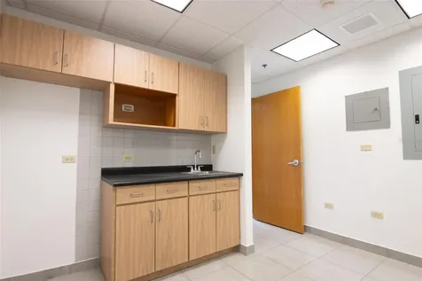 995 Metro Medical Center Cll Rev Dom Marrero Bayamon PR 00959