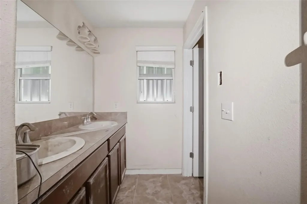 1505 Oak Pond Street Ruskin FL 33570