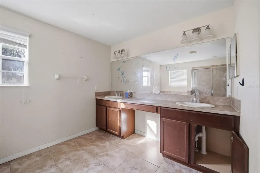 1505 Oak Pond Street Ruskin FL 33570
