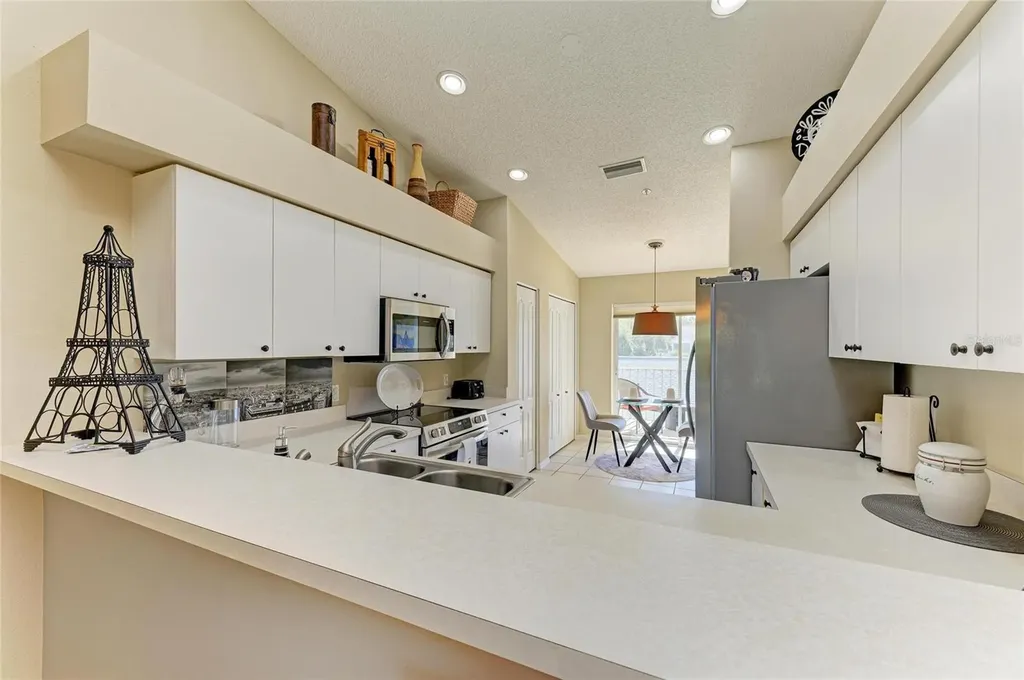 9470 High Gate Drive Sarasota FL 34238