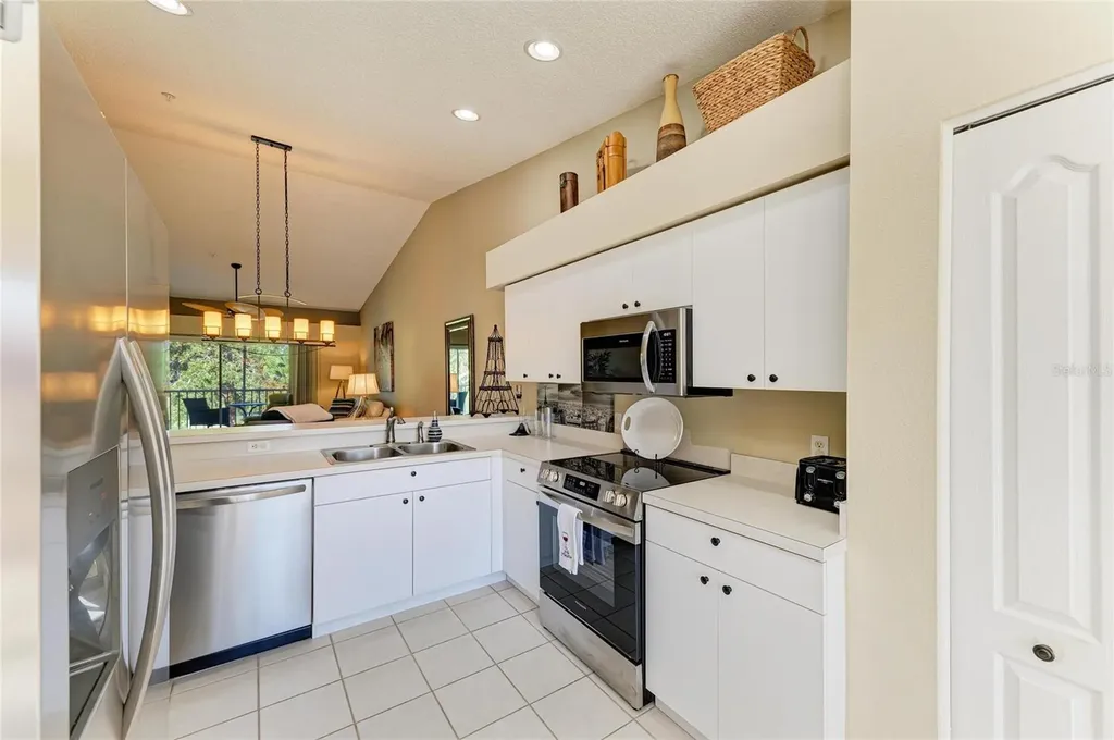 9470 High Gate Drive Sarasota FL 34238