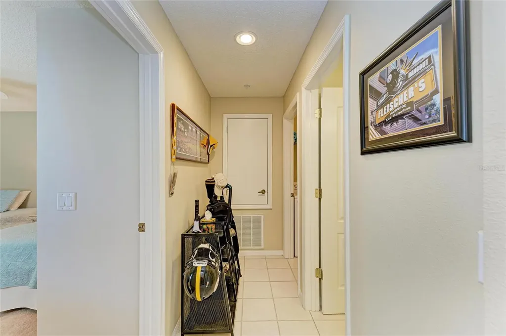 9470 High Gate Drive Sarasota FL 34238