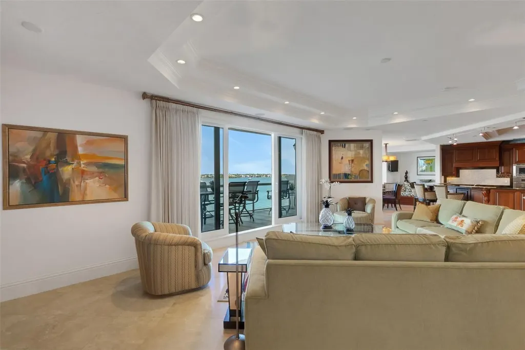 464 Golden Gate Point Sarasota FL 34236