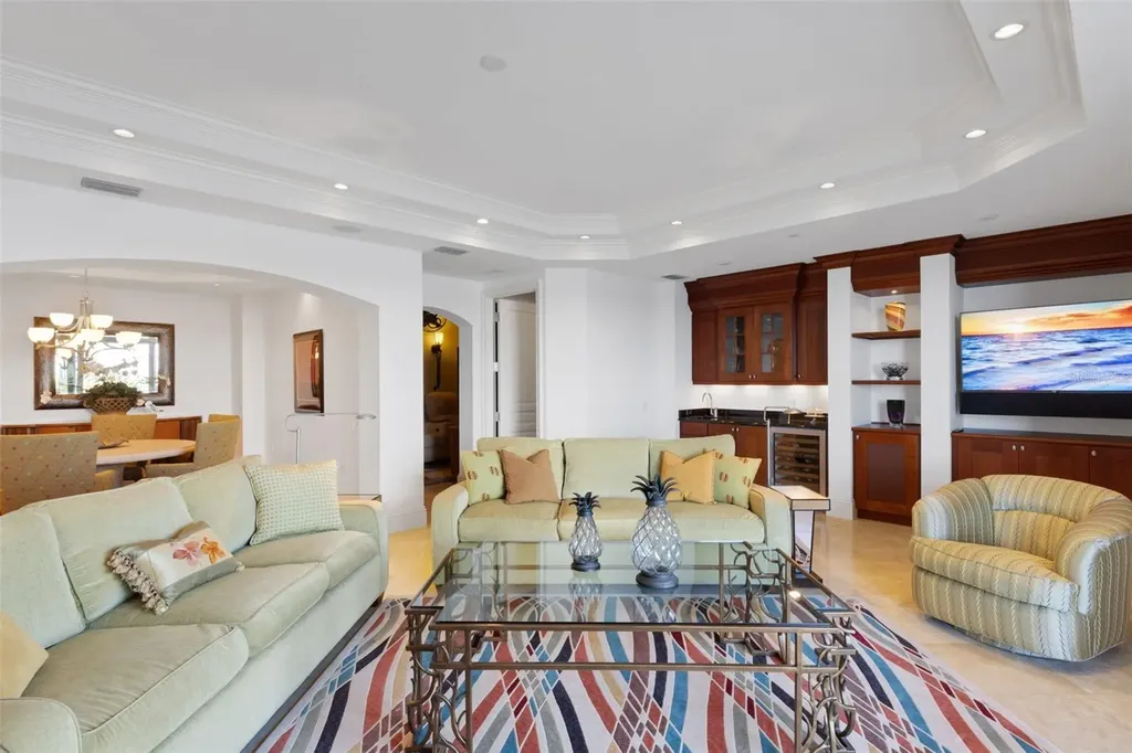 464 Golden Gate Point Sarasota FL 34236