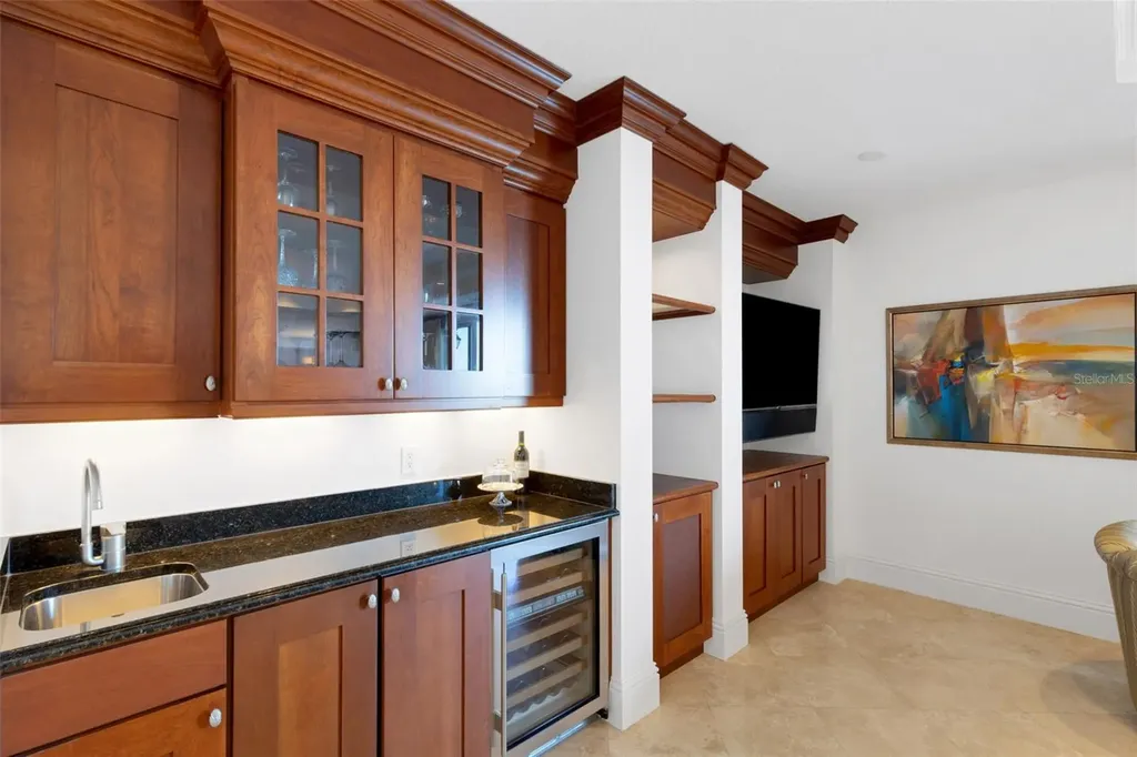 464 Golden Gate Point Sarasota FL 34236