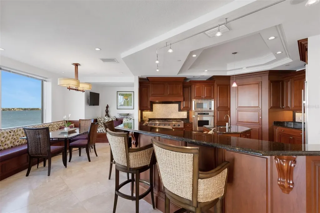 464 Golden Gate Point Sarasota FL 34236