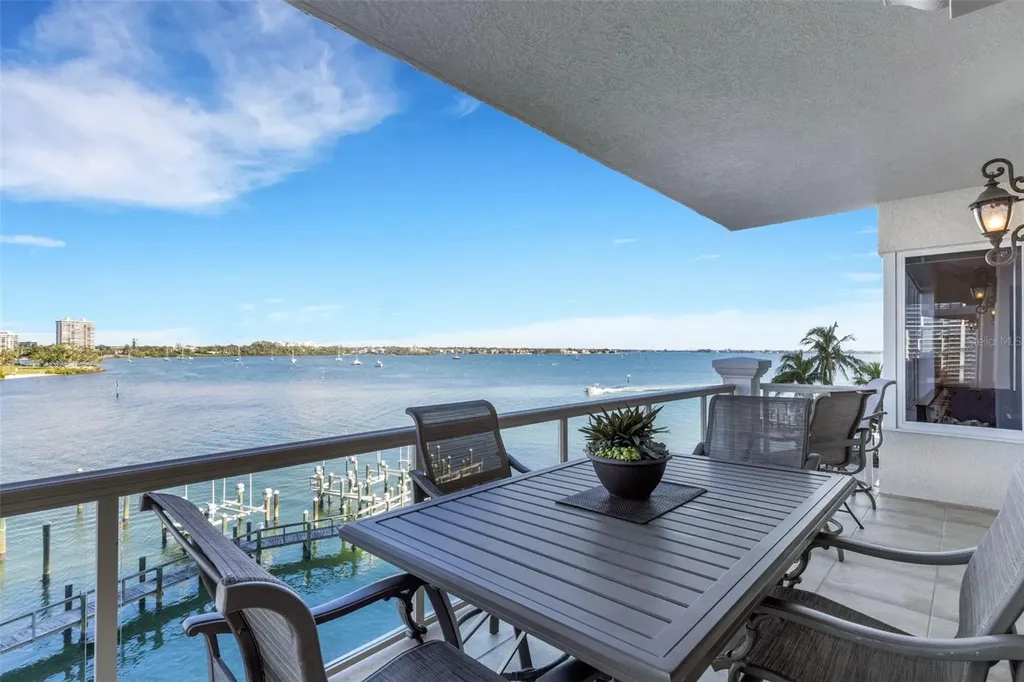 464 Golden Gate Point Sarasota FL 34236