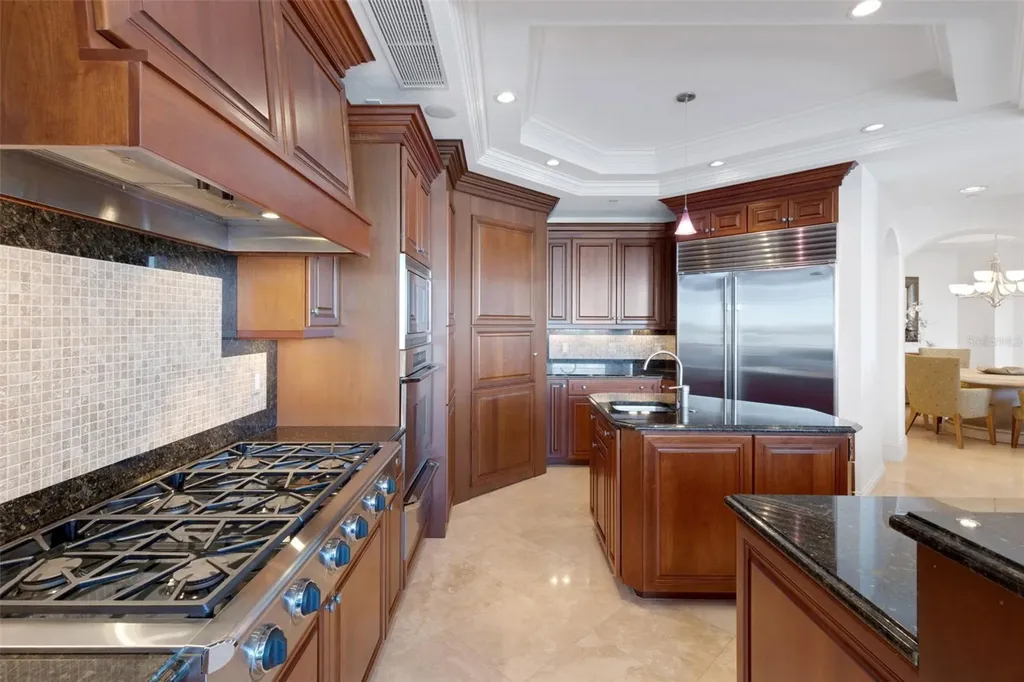 464 Golden Gate Point Sarasota FL 34236