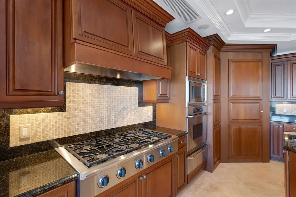 464 Golden Gate Point Sarasota FL 34236