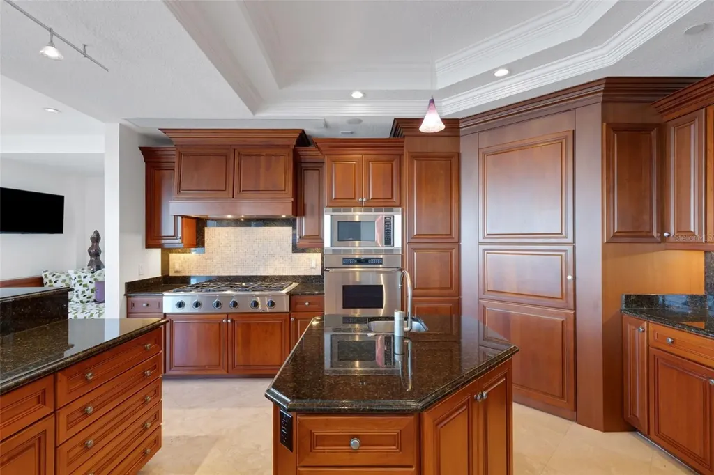 464 Golden Gate Point Sarasota FL 34236