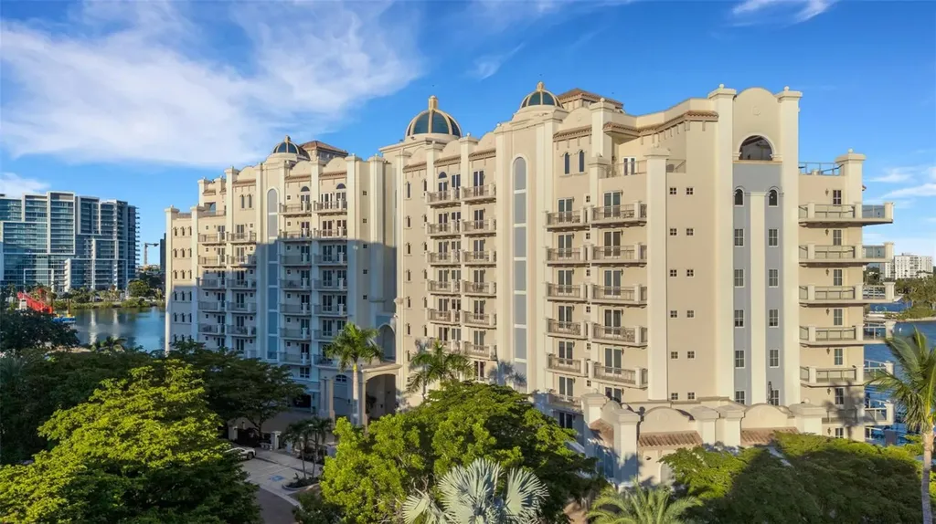 464 Golden Gate Point Sarasota FL 34236