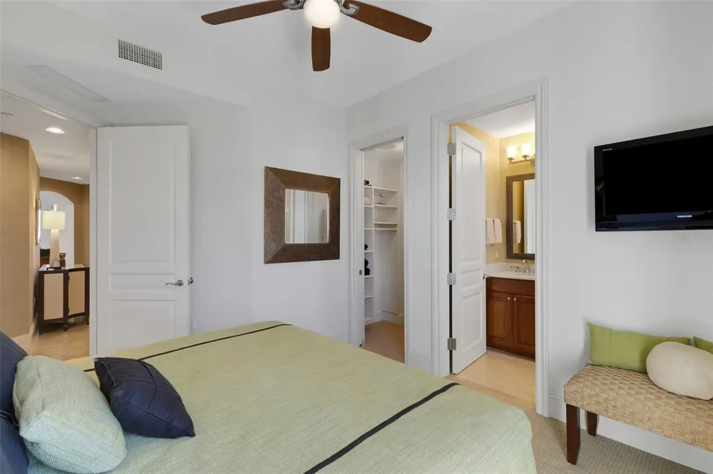 464 Golden Gate Point Sarasota FL 34236