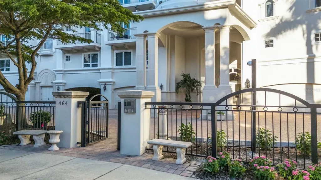 464 Golden Gate Point Sarasota FL 34236