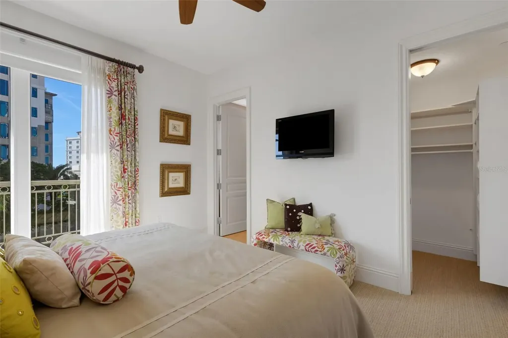 464 Golden Gate Point Sarasota FL 34236