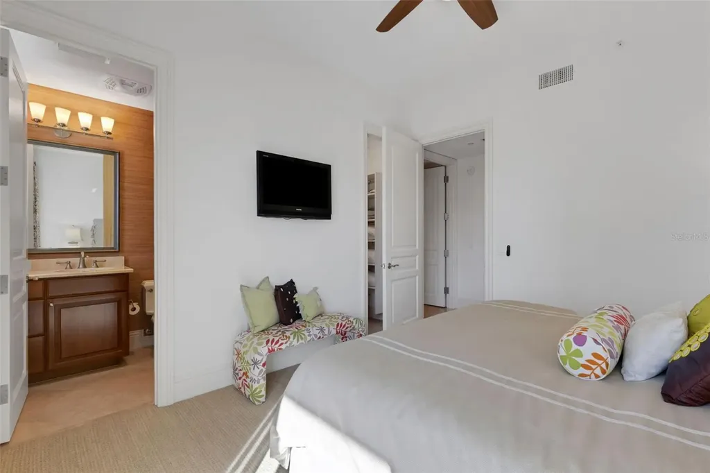 464 Golden Gate Point Sarasota FL 34236