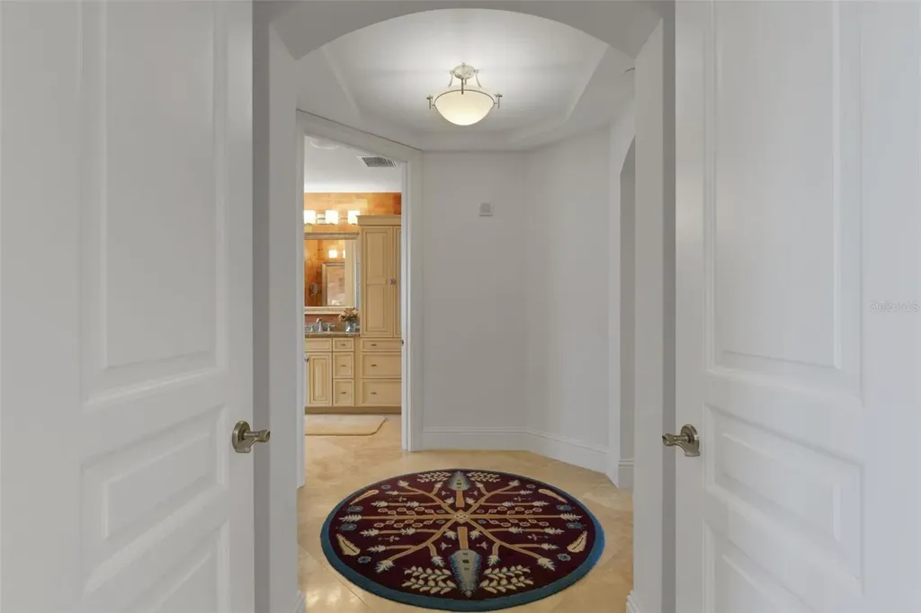 464 Golden Gate Point Sarasota FL 34236