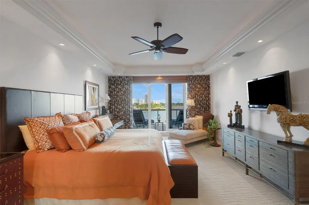 464 Golden Gate Point Sarasota FL 34236