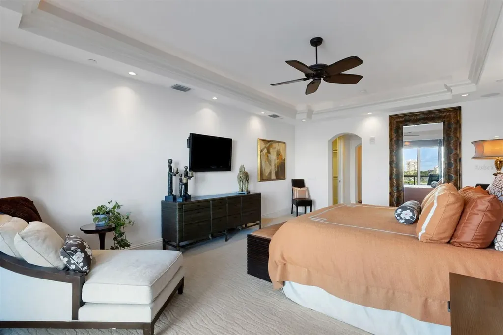 464 Golden Gate Point Sarasota FL 34236