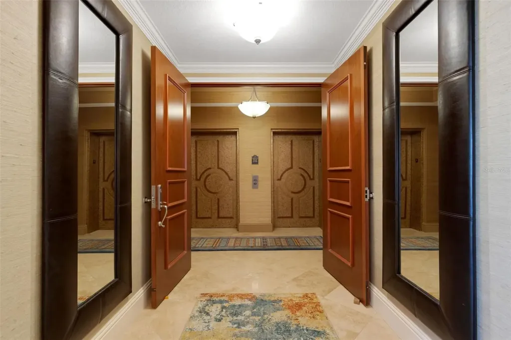 464 Golden Gate Point Sarasota FL 34236