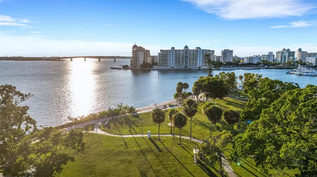 464 Golden Gate Point Sarasota FL 34236