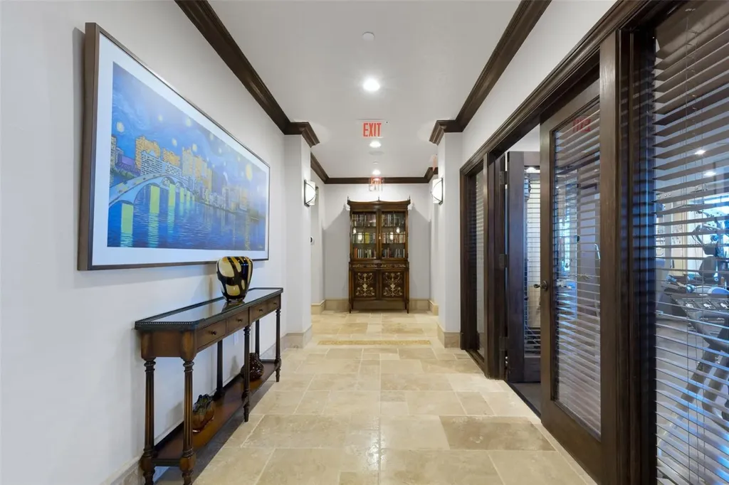 464 Golden Gate Point Sarasota FL 34236